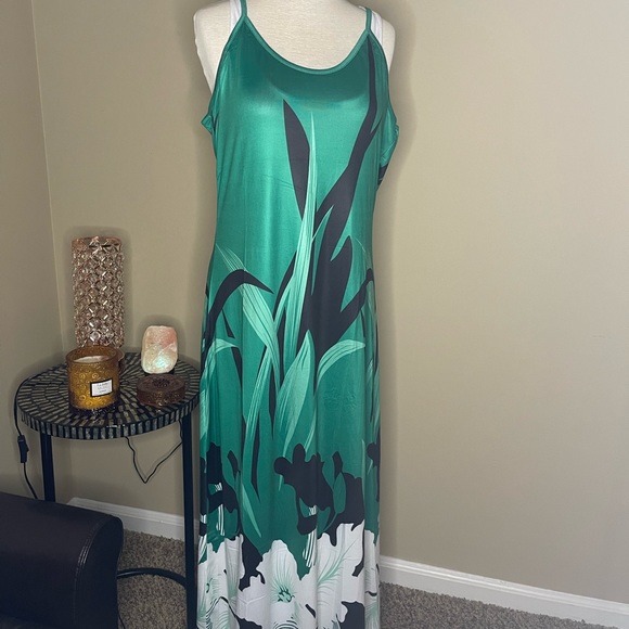 Dresses & Skirts - Vintage Floral Print Dress
